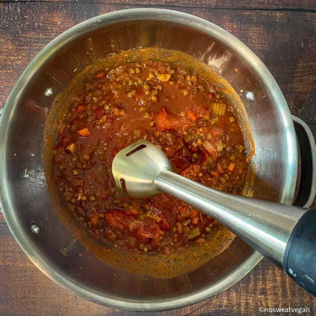 Blend the bolognese sauce.