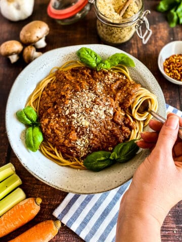 Oil-free vegan bolognese sauce.