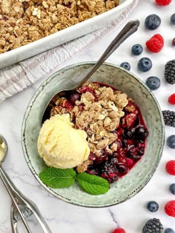 cropped-vegan-berry-crumble-with-ice-cream-1.jpg