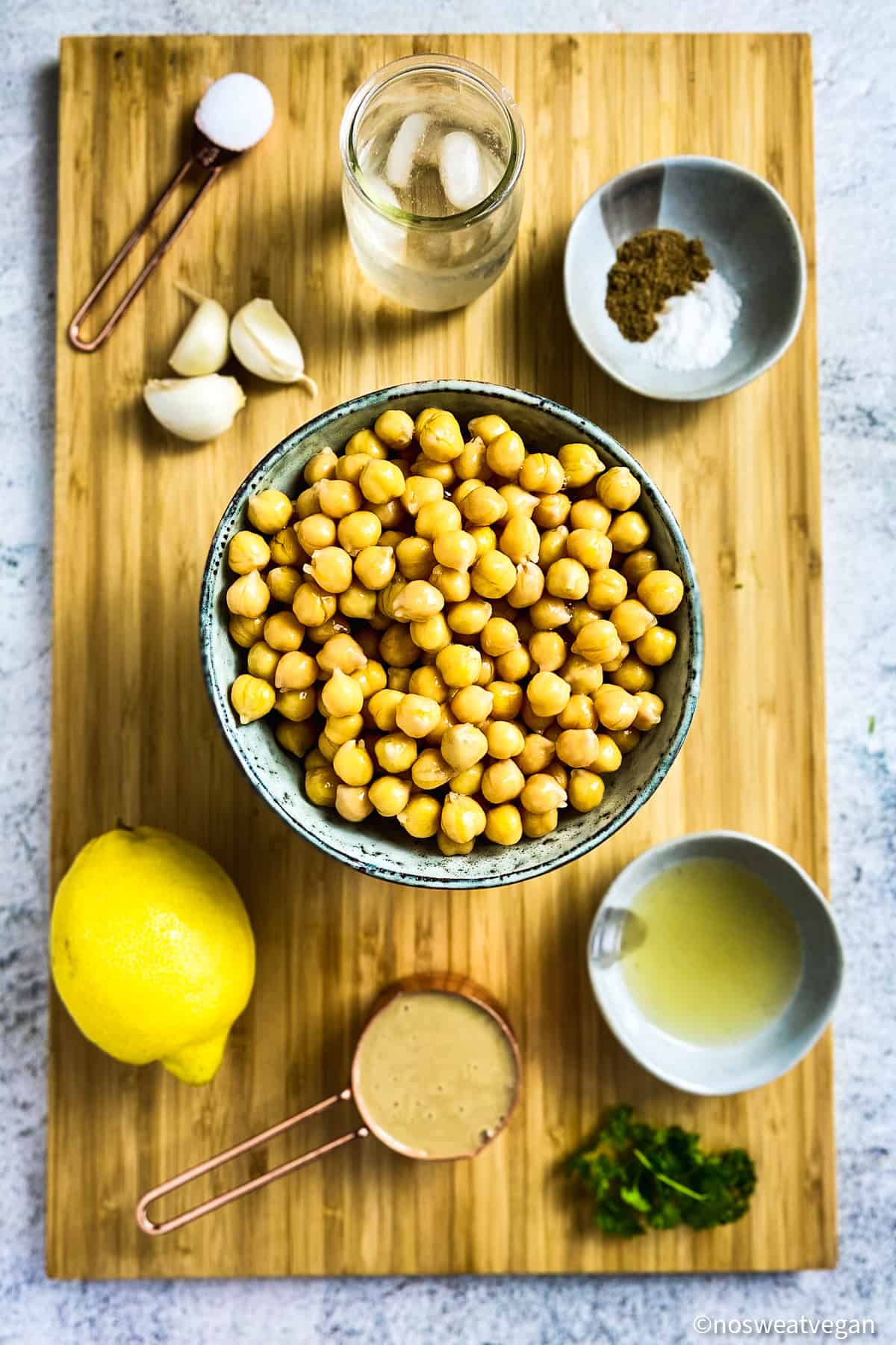 Ingredients for oil-free hummus.