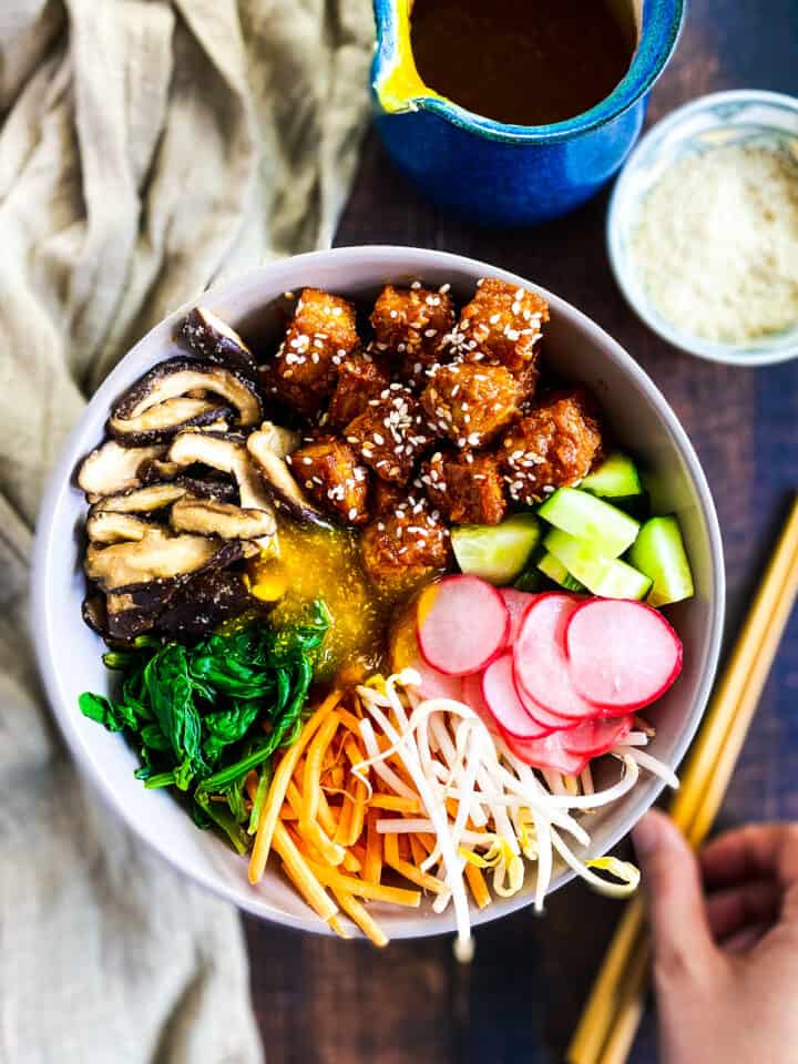 Bowl with vegan bibimbap.