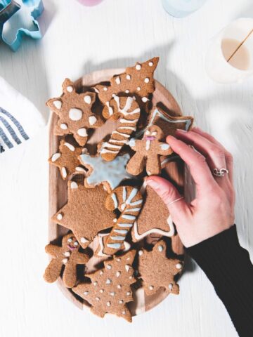 Vegan gingerbread cookies on a plate.