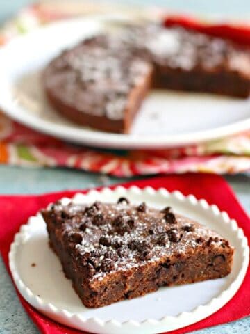 Air fryer brownies on a plate.