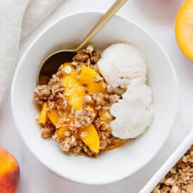 Vegan peach crisp recipe.