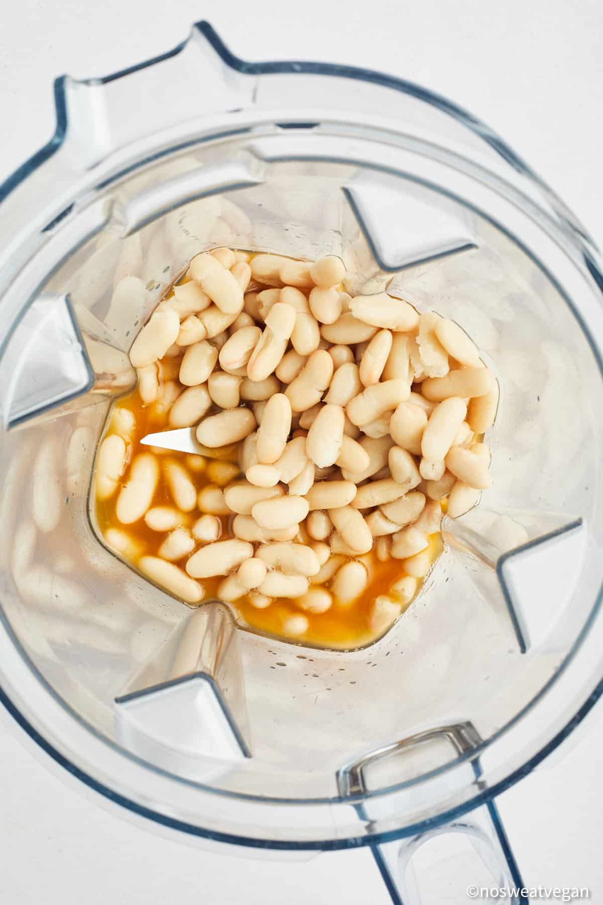 White beans and veggie broth in a blender.