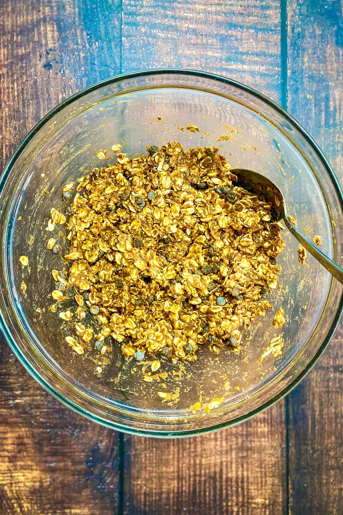 Bowl of pumpkin oat mixture.