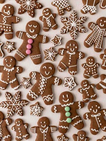 Vegan gingerbread cookies.
